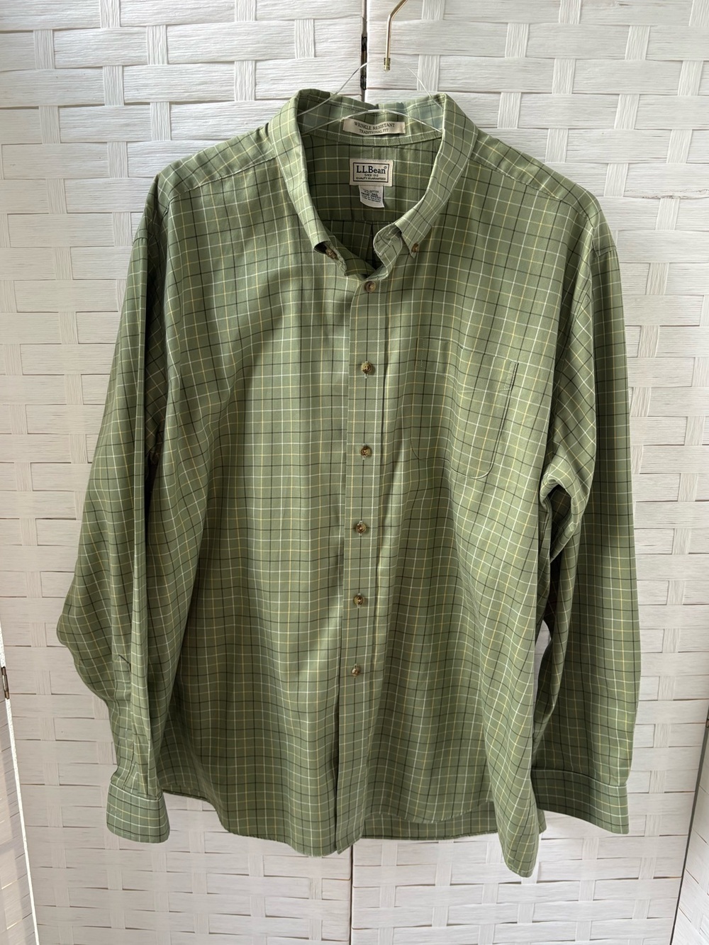 L.L. Bean Men's XXL 100% Cotton Light Green Plaid Button-Down Traditional Fit